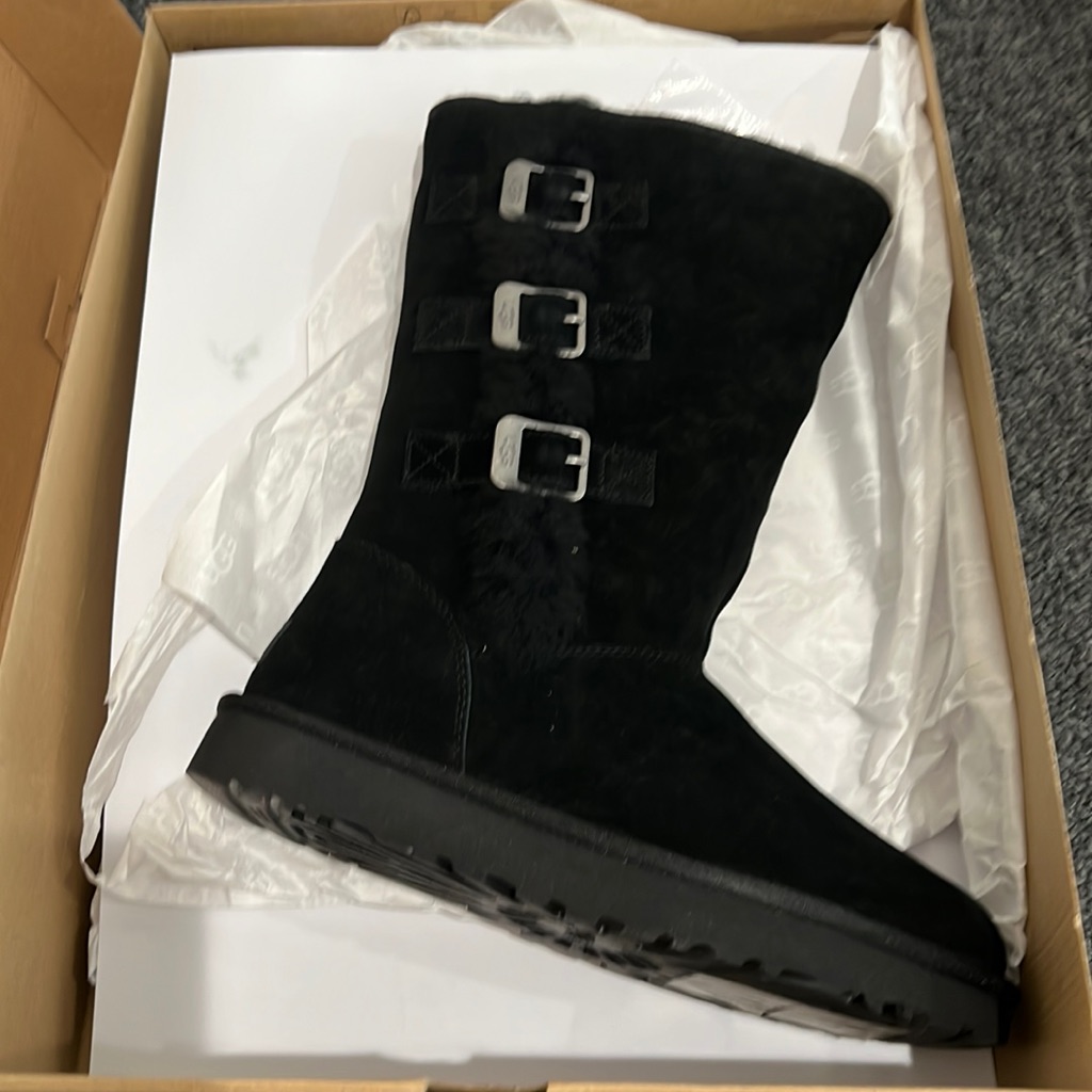 Brand New Uggs Size 9
